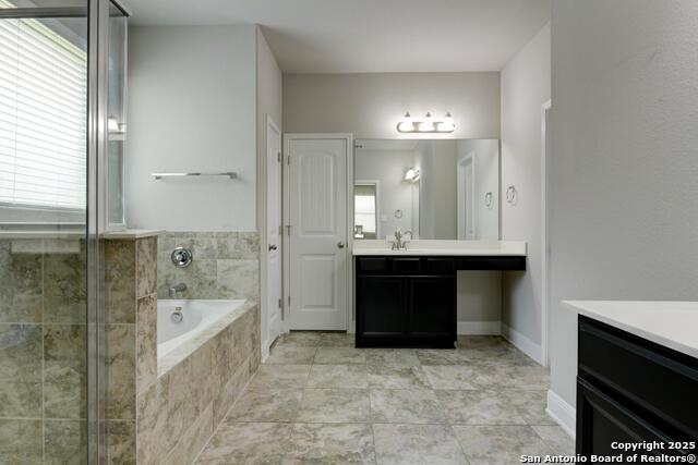 Listing photo id 13 for 8551 Rolling Tree