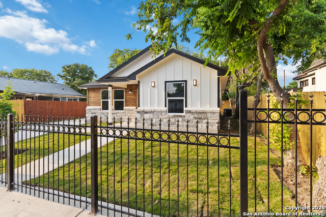 Listing photo id 0 for 519 Mitchell W