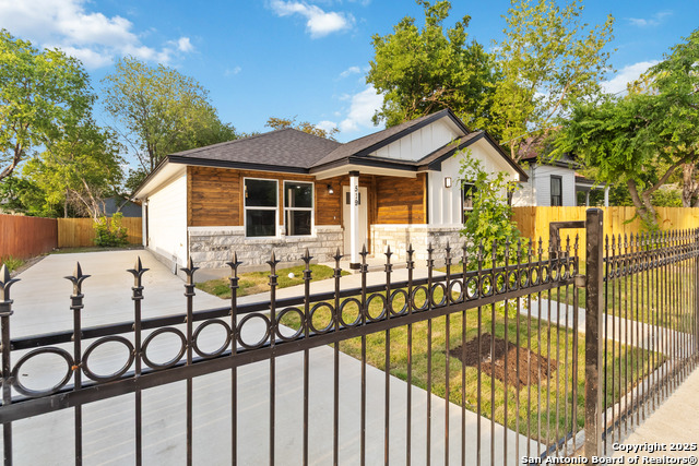 Listing photo id 1 for 519 Mitchell W