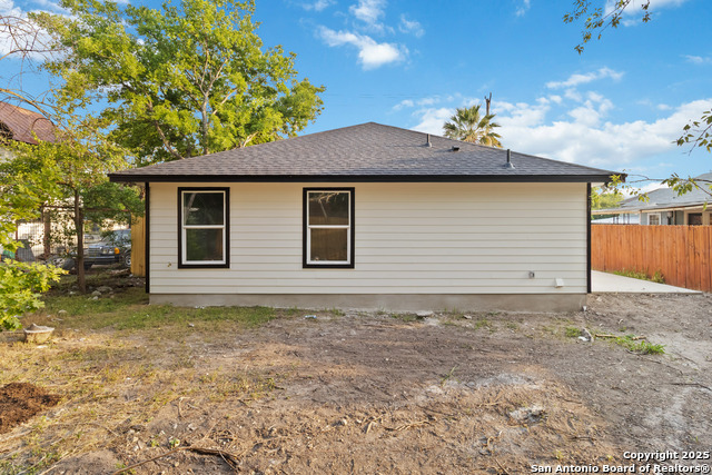 Listing photo id 30 for 519 Mitchell W