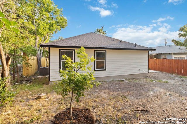 Listing photo id 31 for 519 Mitchell W