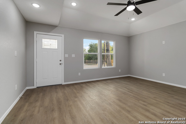 Listing photo id 5 for 519 Mitchell W