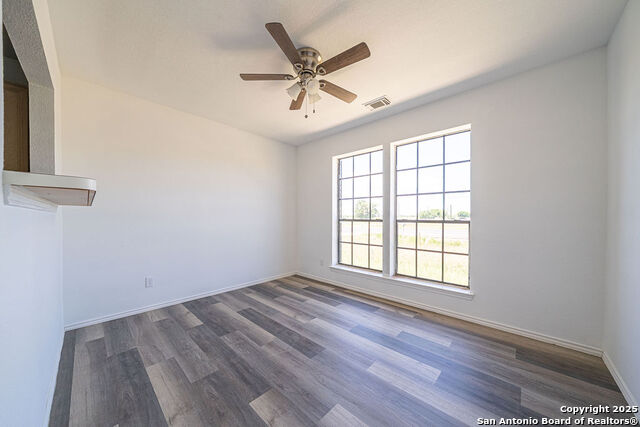 Listing photo id 9 for 475 Fm 2200