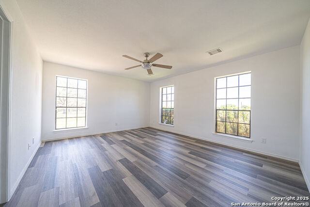 Listing photo id 11 for 475 Fm 2200