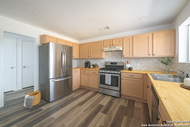 Listing photo id 5 for 475 Fm 2200