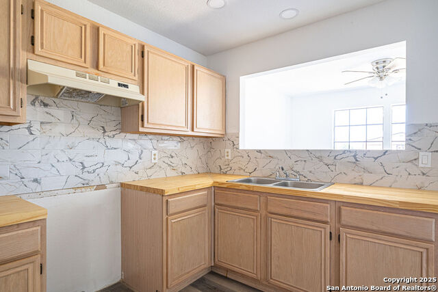 Listing photo id 7 for 475 Fm 2200
