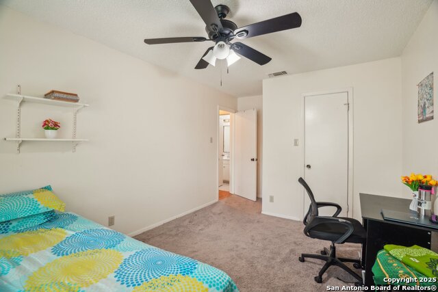 Listing photo id 4 for 4919 Arbor Ridge