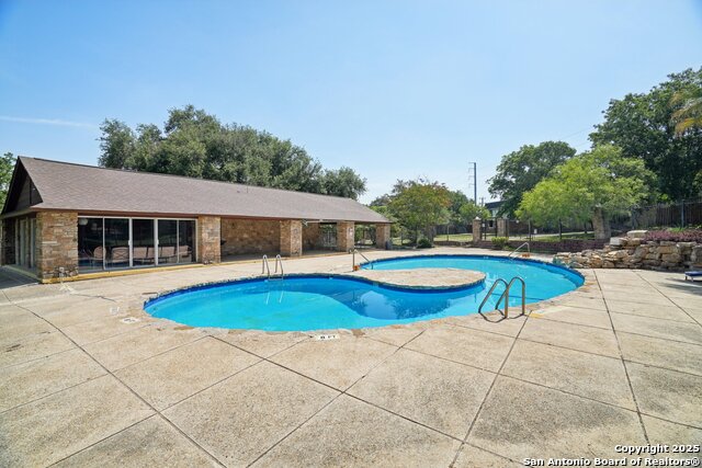 Listing photo id 7 for 4919 Arbor Ridge