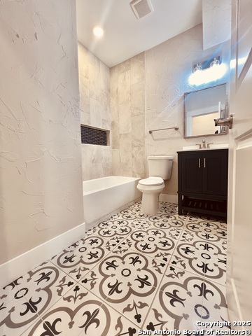 Listing photo id 11 for 424 Club Dr