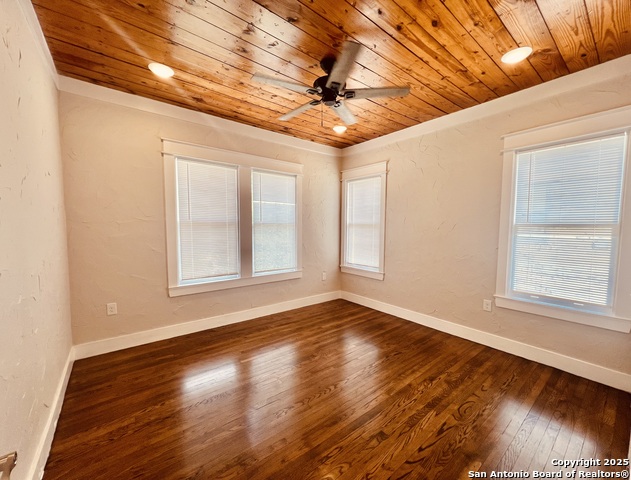 Listing photo id 12 for 424 Club Dr