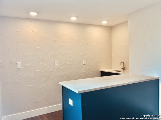 Listing photo id 13 for 424 Club Dr