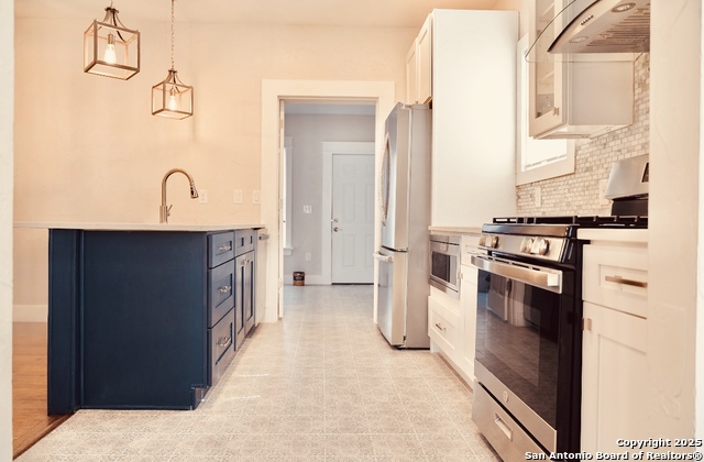 Listing photo id 0 for 424 Club Dr