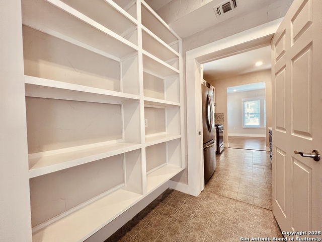 Listing photo id 1 for 424 Club Dr