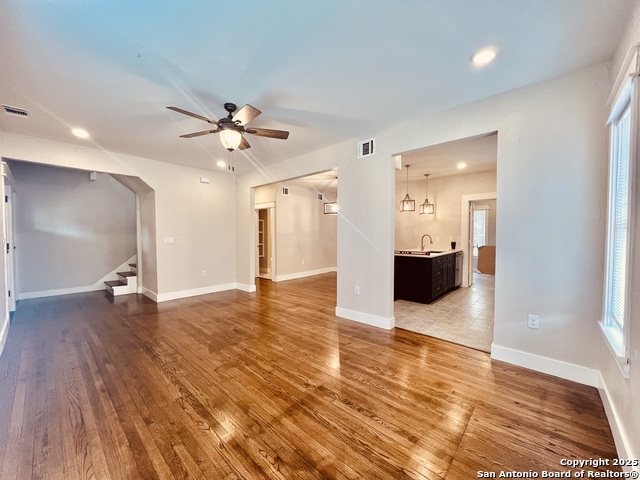 Listing photo id 2 for 424 Club Dr
