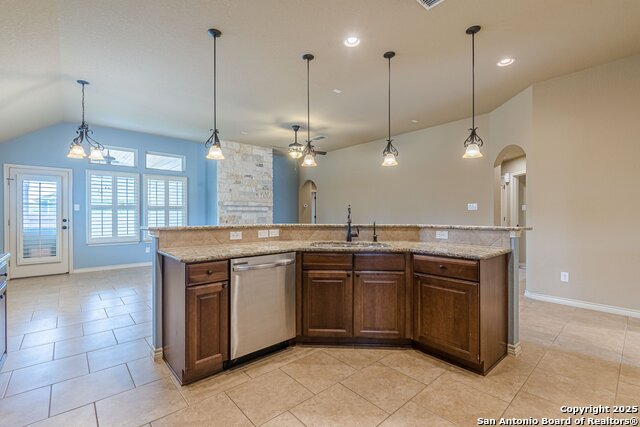 Listing photo id 11 for 15522 Echo