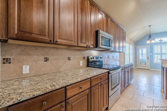 Listing photo id 12 for 15522 Echo