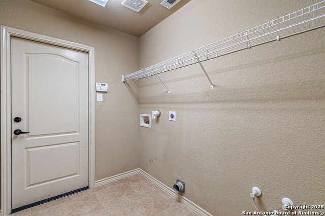 Listing photo id 40 for 15522 Echo