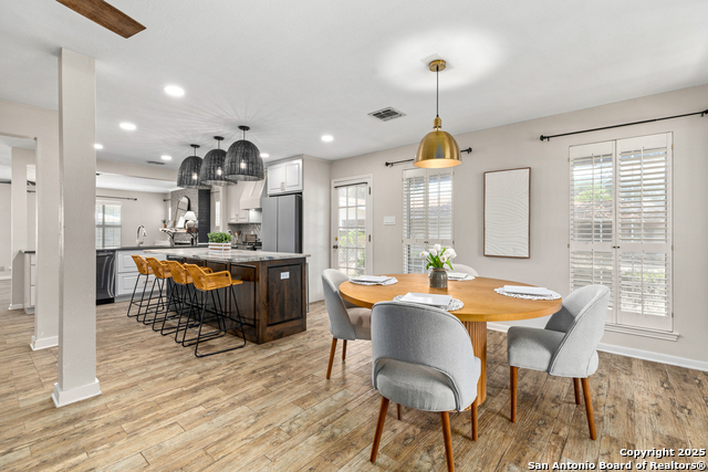 Listing photo id 8 for 9114 Oak Downs Dr