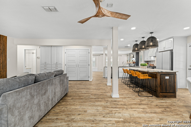 Listing photo id 13 for 9114 Oak Downs Dr