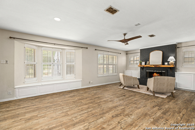 Listing photo id 16 for 9114 Oak Downs Dr