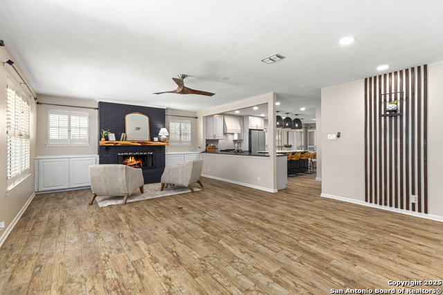 Listing photo id 17 for 9114 Oak Downs Dr