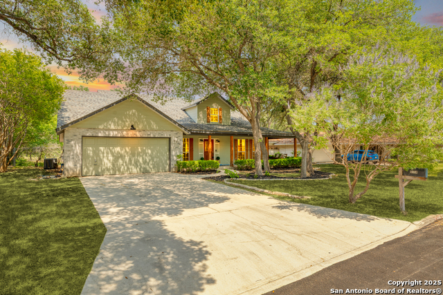 Listing photo id 0 for 9114 Oak Downs Dr