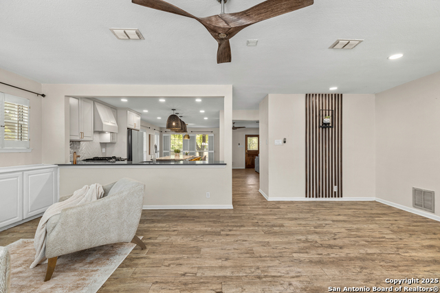 Listing photo id 18 for 9114 Oak Downs Dr