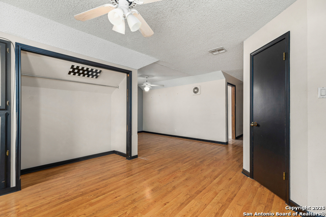 Listing photo id 25 for 9114 Oak Downs Dr