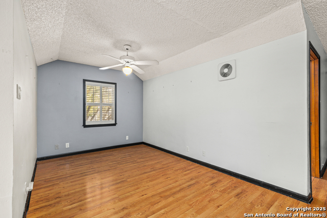 Listing photo id 26 for 9114 Oak Downs Dr