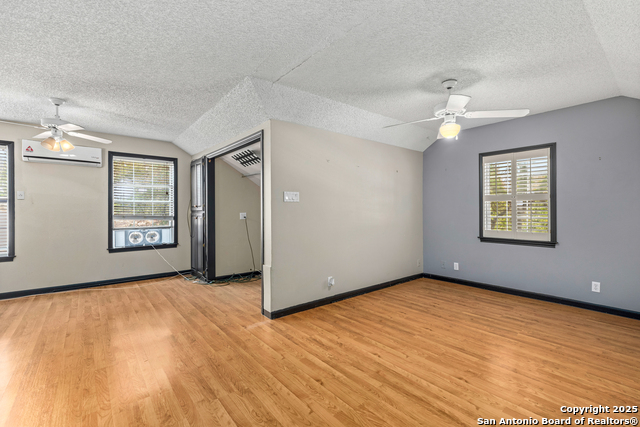 Listing photo id 27 for 9114 Oak Downs Dr