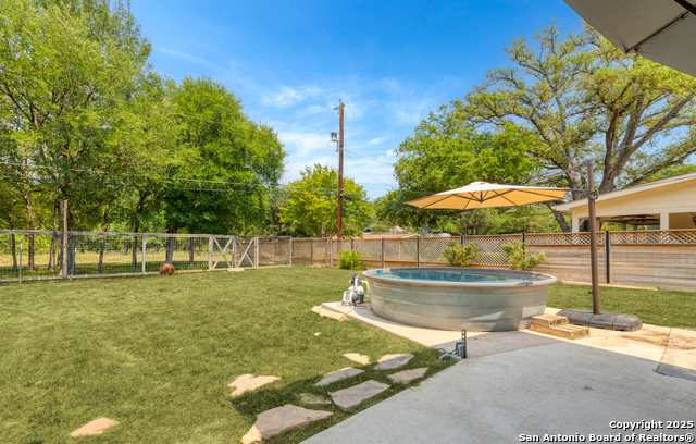 Listing photo id 30 for 9114 Oak Downs Dr