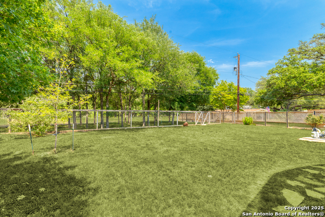 Listing photo id 32 for 9114 Oak Downs Dr