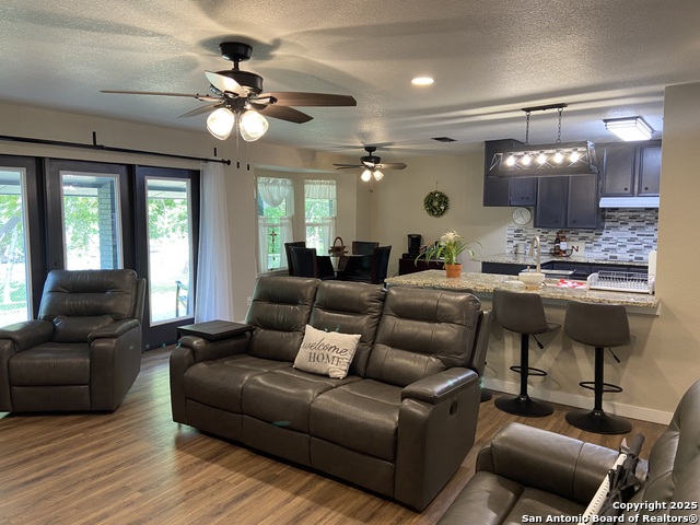 Listing photo id 17 for 326 Riverview