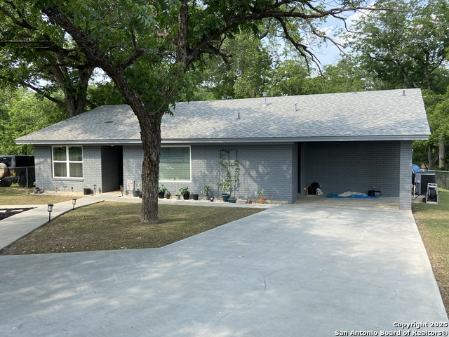 Listing photo id 1 for 326 Riverview