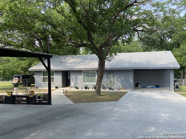 Listing photo id 2 for 326 Riverview