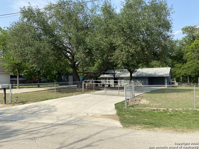 Listing photo id 3 for 326 Riverview