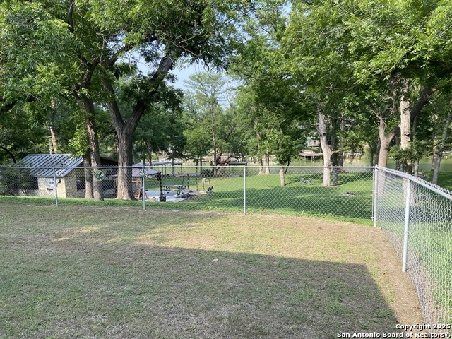 Listing photo id 48 for 326 Riverview