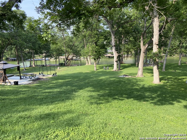 Listing photo id 53 for 326 Riverview