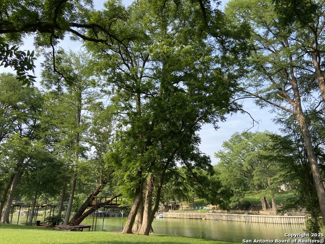 Listing photo id 74 for 326 Riverview