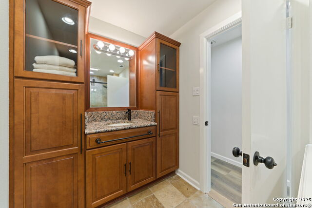 Listing photo id 21 for 430 Yosemite Drive