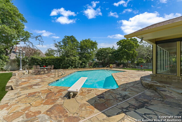 Listing photo id 30 for 430 Yosemite Drive
