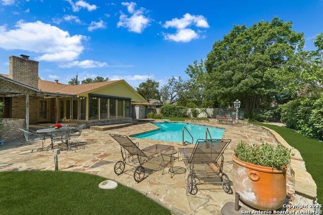 Listing photo id 33 for 430 Yosemite Drive