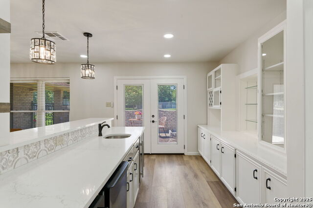 Listing photo id 7 for 430 Yosemite Drive