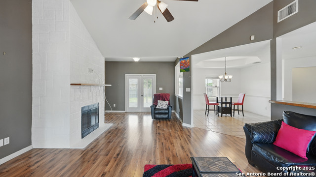 Listing photo id 4 for 1070 Northpark