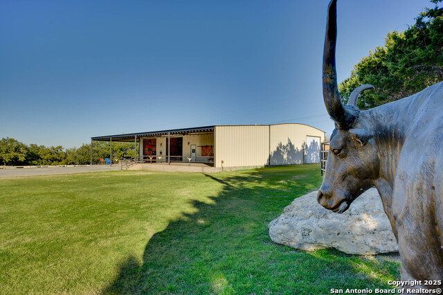 Listing photo id 4 for 24005 Pedernales Canyon Trl