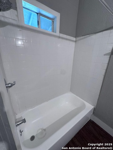 Listing photo id 5 for 415 Locust E 3