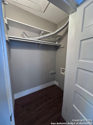 Listing photo id 7 for 415 Locust E 3