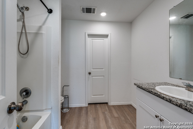 Listing photo id 11 for 3823 Casado