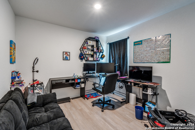 Listing photo id 15 for 3823 Casado