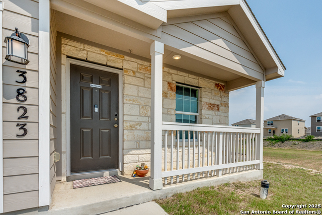 Listing photo id 0 for 3823 Casado